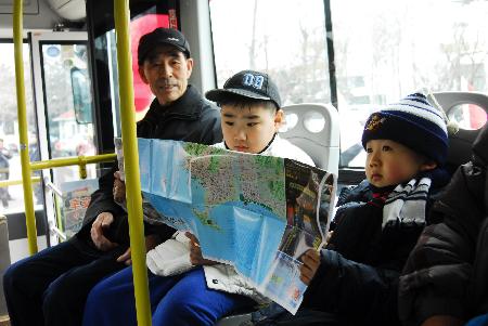 圖文：煙臺首批奧運環保型公交車上線運營(2)