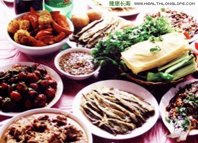 天熱時吃飯菜小心食物中毒