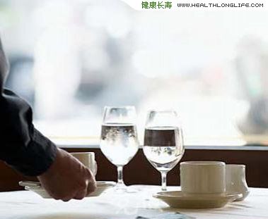 專家解答:餐前喝水可防發胖