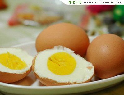 醋煮雞蛋可治療疲勞導致的聲音沙啞