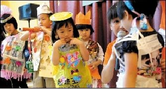 比一比：認真看看別人的作品，互相學習一下，取長補短。 