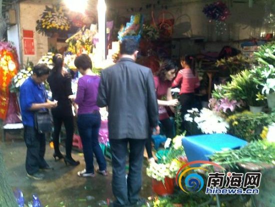 ?？诹餍小碍h?！鼻迕黪r花代替香火祭祀先人
