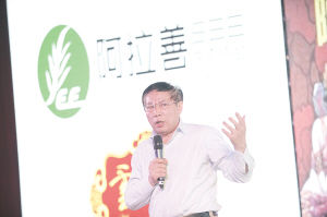 阿拉善生態協會環保論壇在紅河州彌勒縣啟動，有專家提出三江并流區成生態環境高危區