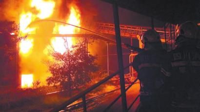 化工廠突發大火毒煙中搶出56個氧氣瓶