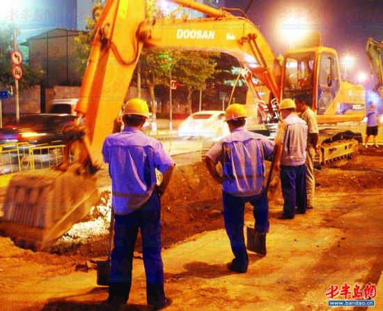 大貨晚上練"獅吼功"環保部門稱不批夜間施工