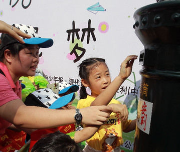 3000名小朋友白云山上繪環保明信片慶六一
