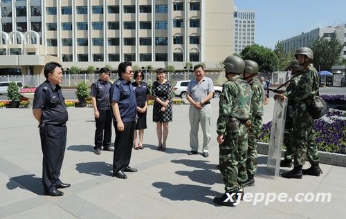 新疆環保宣教中心與監察總隊慰問維穩武警