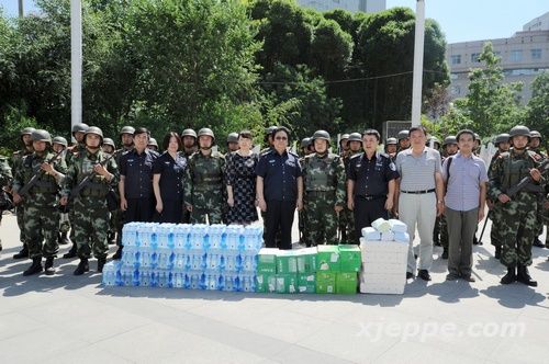 新疆環保宣教中心與監察總隊慰問維穩武警