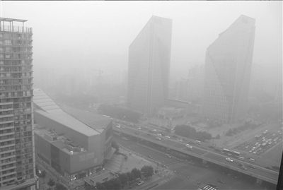 6月28日，北京再現霧霾天氣，當天數據顯示，城六區PM2.5均達到了重度污染級別。京華時報記者 王海欣 攝