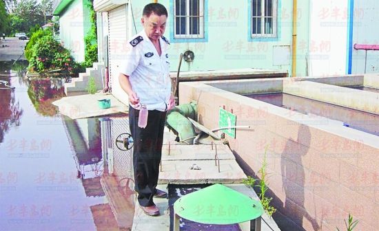 城陽環保局夜查重點涉水企業預防汛期水污染