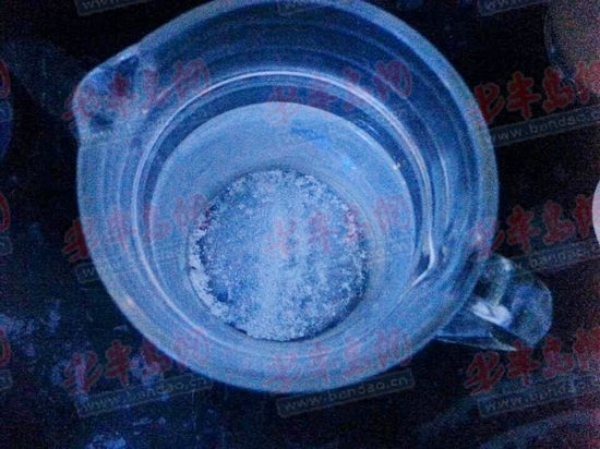 卓越蔚藍群島自來水現銹色異物疑遭化工污染(圖)