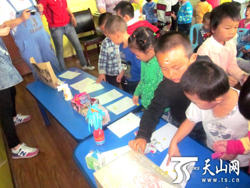 富蘊縣幼兒園開展"大手牽小手、爭做環保小衛士"活動
