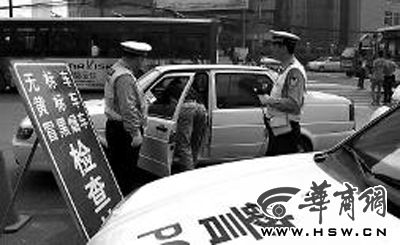 未貼環保標志2小時15車被罰(圖)