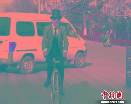 復古騎行現山西太原騎手宣稱“環保一下不會死”