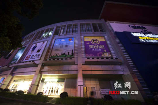 長沙市民參與地球一小時活動演環保服裝秀開環保作品展