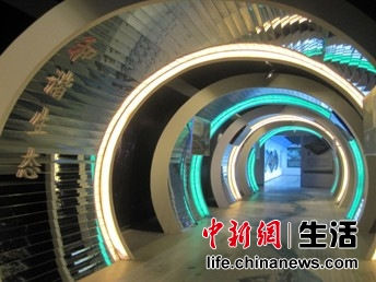 探秘青啤工廠：污水可養魚